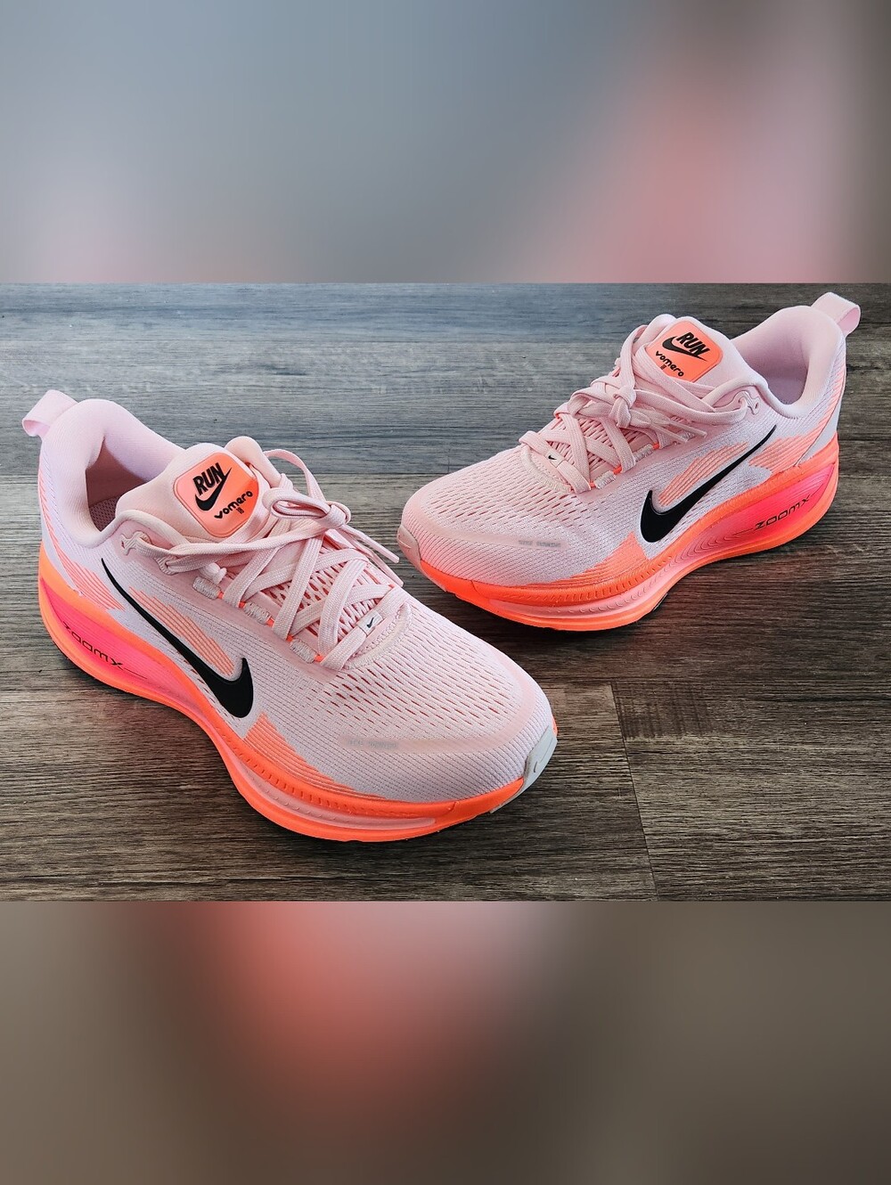 **BRAND NEW** Nike Vomero 18 Zoom X Sz 9.5 Atmosphere Echo Pink Orange Crimson